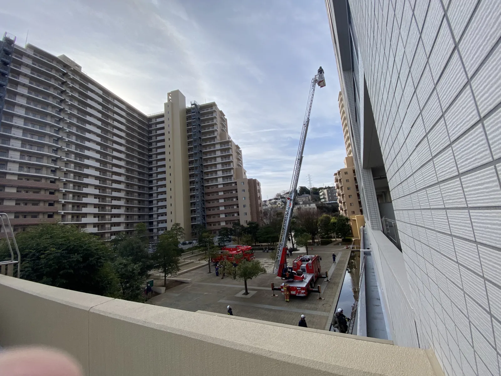 マンションの防災委員会が消防署と連携して避難訓練🚒
時速何キロでるんだろう。