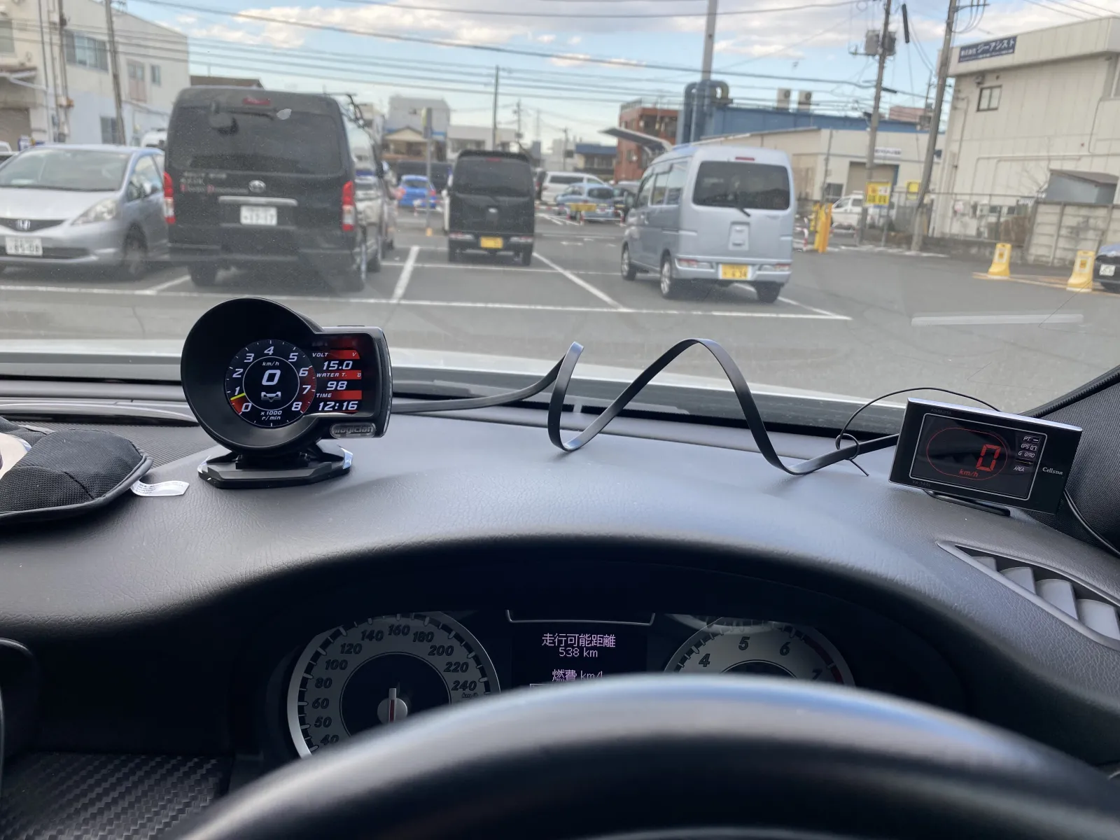 OBDに接続するタイプのヘッドアップディスプレイつけました！
これで高速道路も快適！！