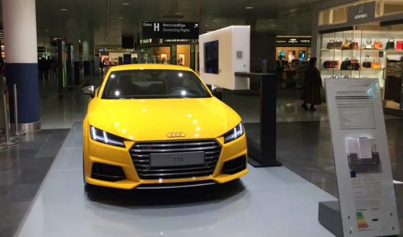 空港展示のAUDI