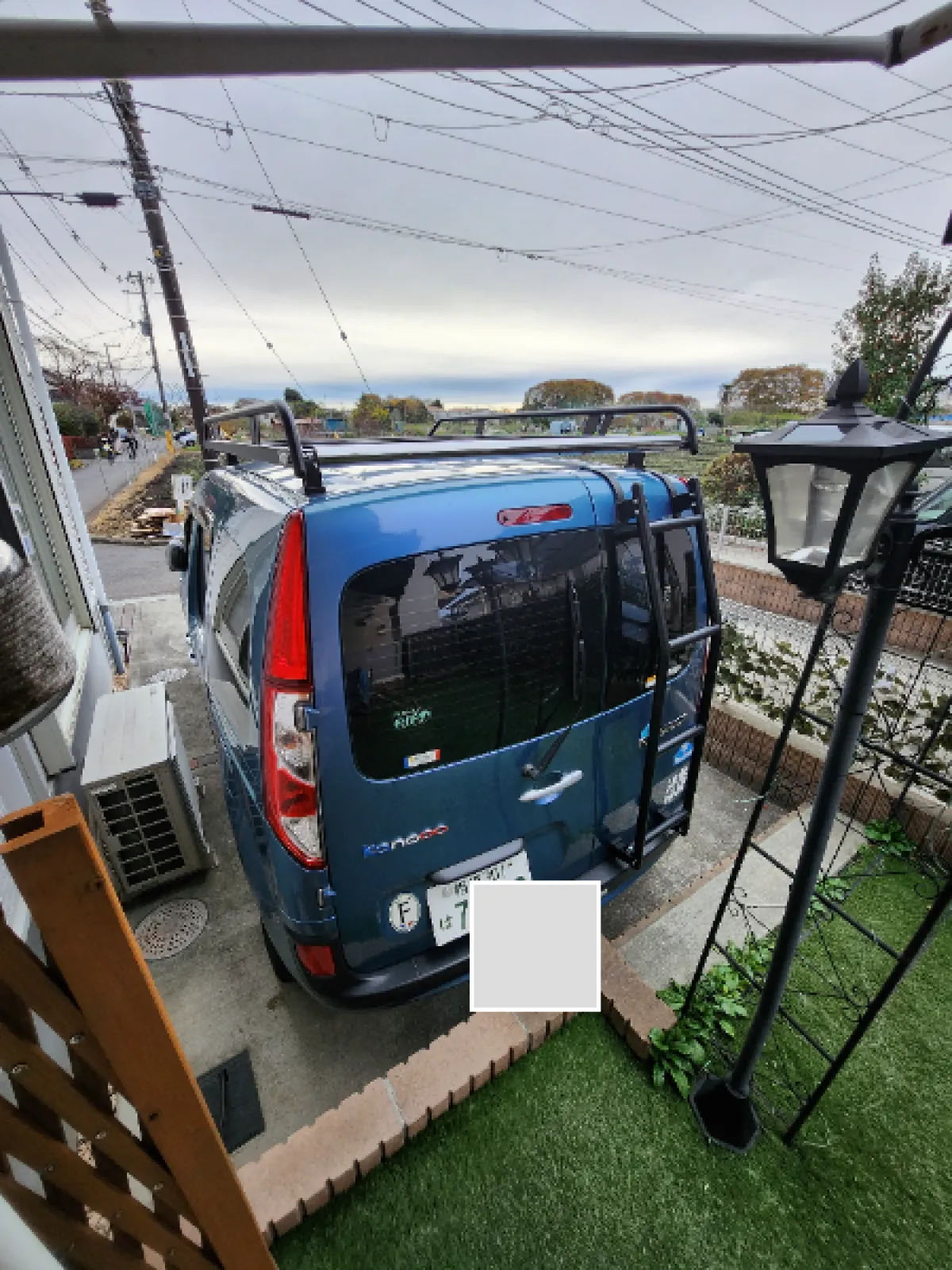カングーの積載力を増やすのと、見た目のアウトドア感が爆上がりですっ！