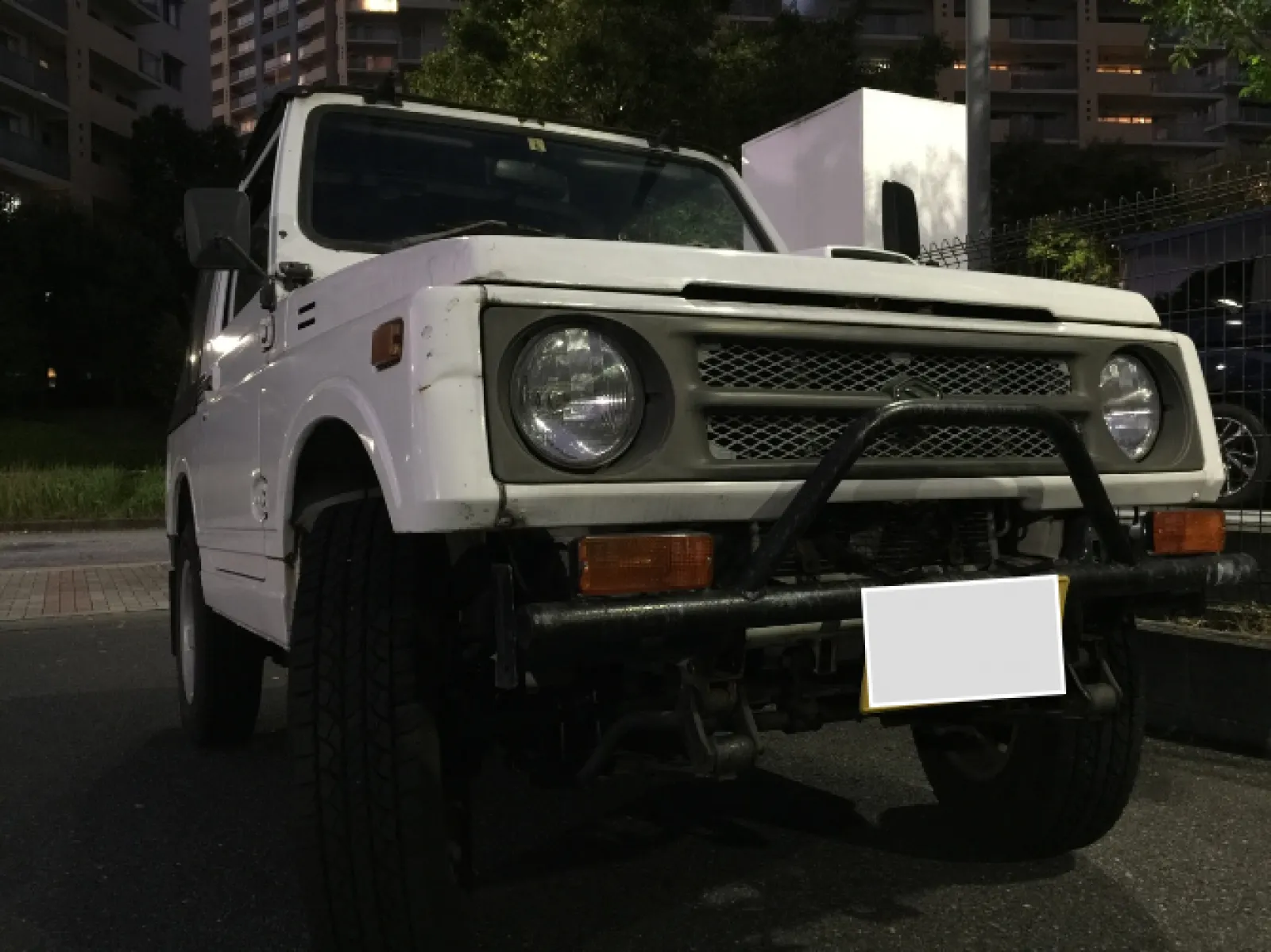 平成7年の登録車。
11ホロの最終で、1オーナー車。
まあまあ価値ありそうだけどやっぱりお年寄りぎみ。