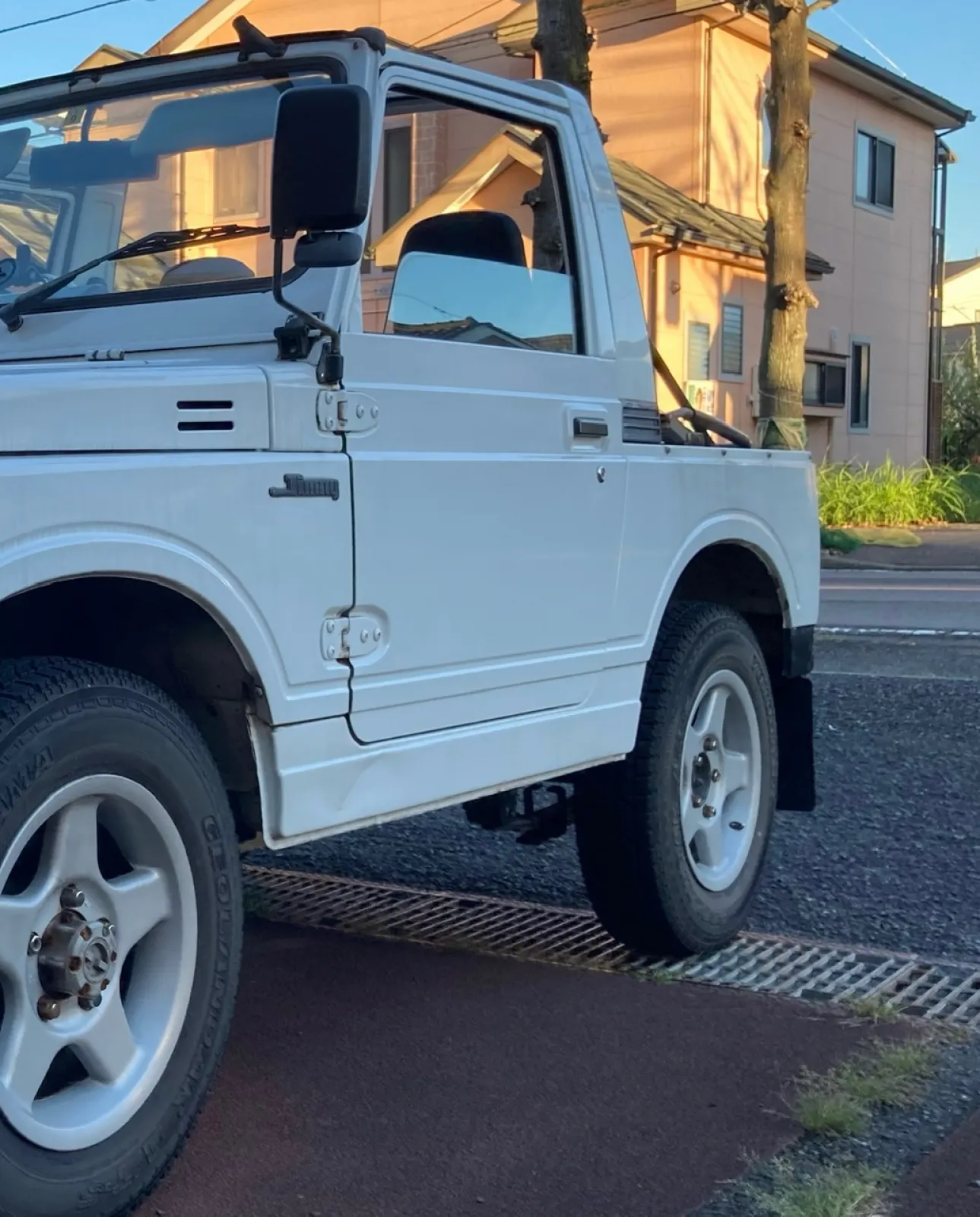 すっこーんと空が見えるフルオープン
花粉の時期は無理です
乗り心地は軽トラそのもの