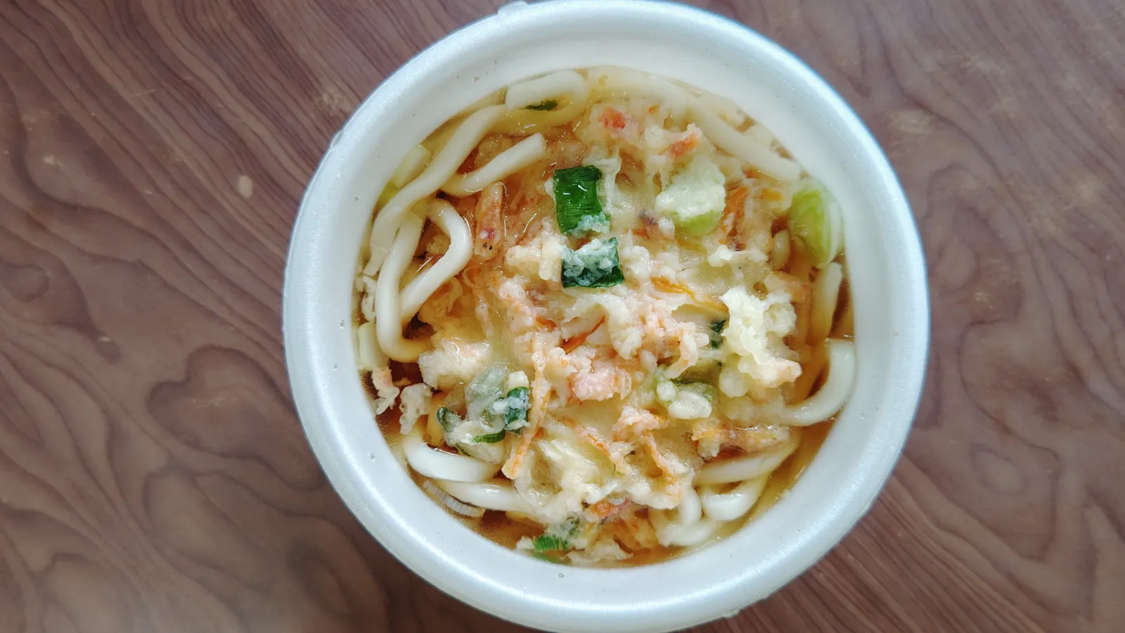 嫁さんは天ぷらうどん（350円）を食べました。