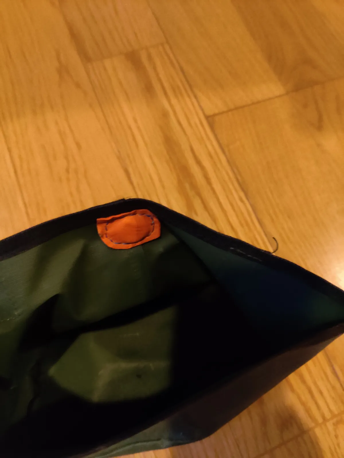 マグネットを縫い付けて