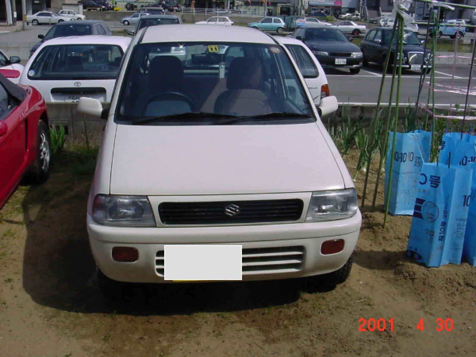 祖父からもらったセルボモードです。4WDのMT車
グレードは不明です。
考えごとしていて、T字交差点をゆるゆると走っていたところ、右から来たエスティマとぶつかって全損になりました。
私はケガもなく無事でした。
セルボモードに守ってもらったことに感謝です。