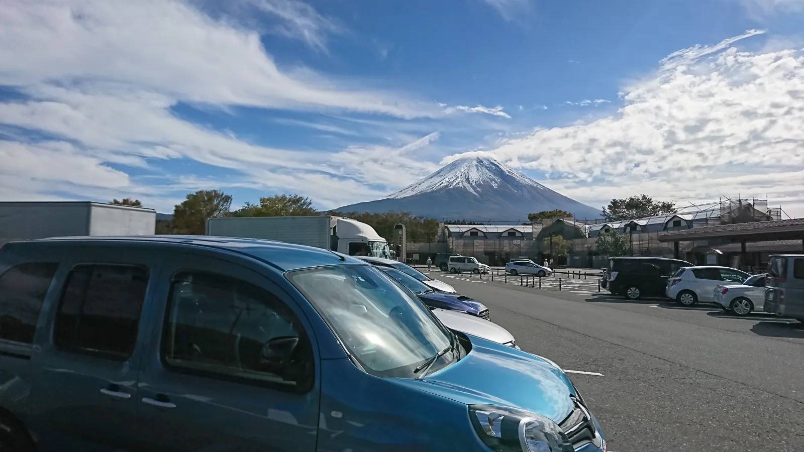 気持ちよく晴れた午前中に、少しドライブ！
霜降高原で富士山と記念にパシャリ！
