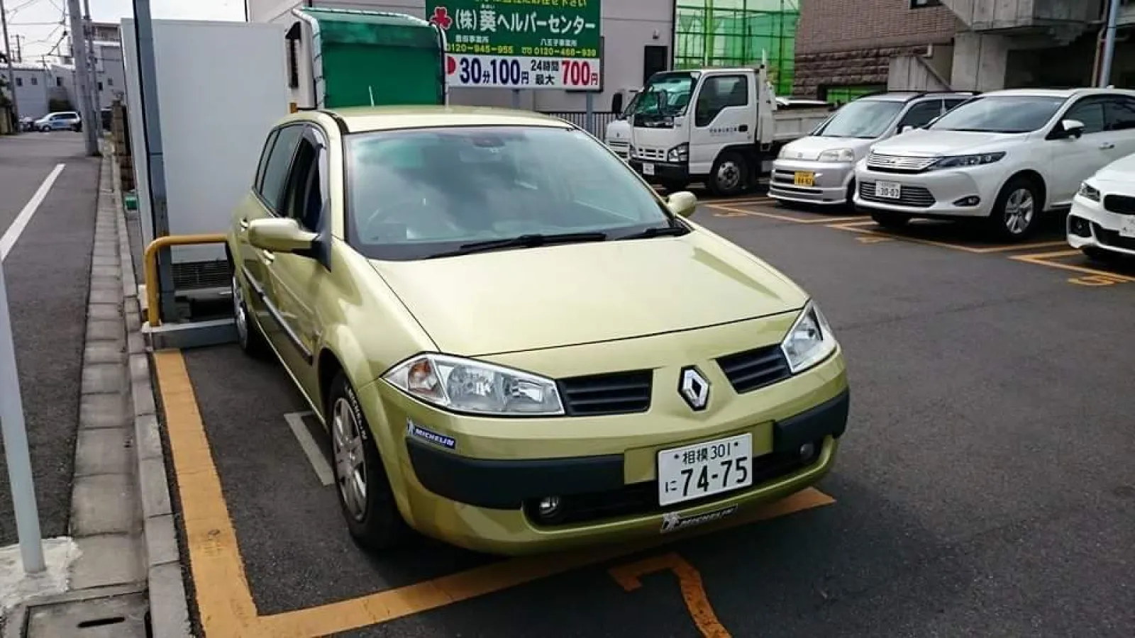 カングーの前に乗ってました
このスタイリングに一目惚れ！
どこにもない存在感！
素晴らしいです
ルノースポールでなくノーマルの1.6ですが5速マニュアルでキビキビ走って気持ち良いフィーリングでした！