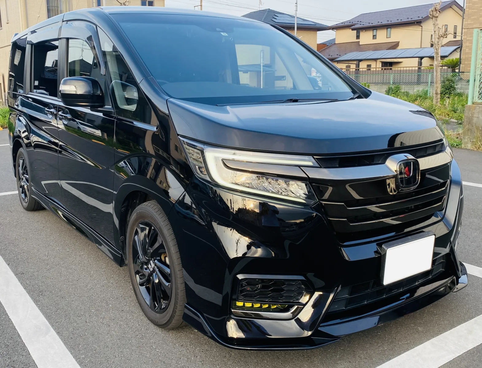 フロント2

https://vary.co.jp/?pid=147105383

お手頃でとても満足な仕上がりです。
段差が激しい場所は、下擦りするので、
後日ラバープロテクター貼ります。
