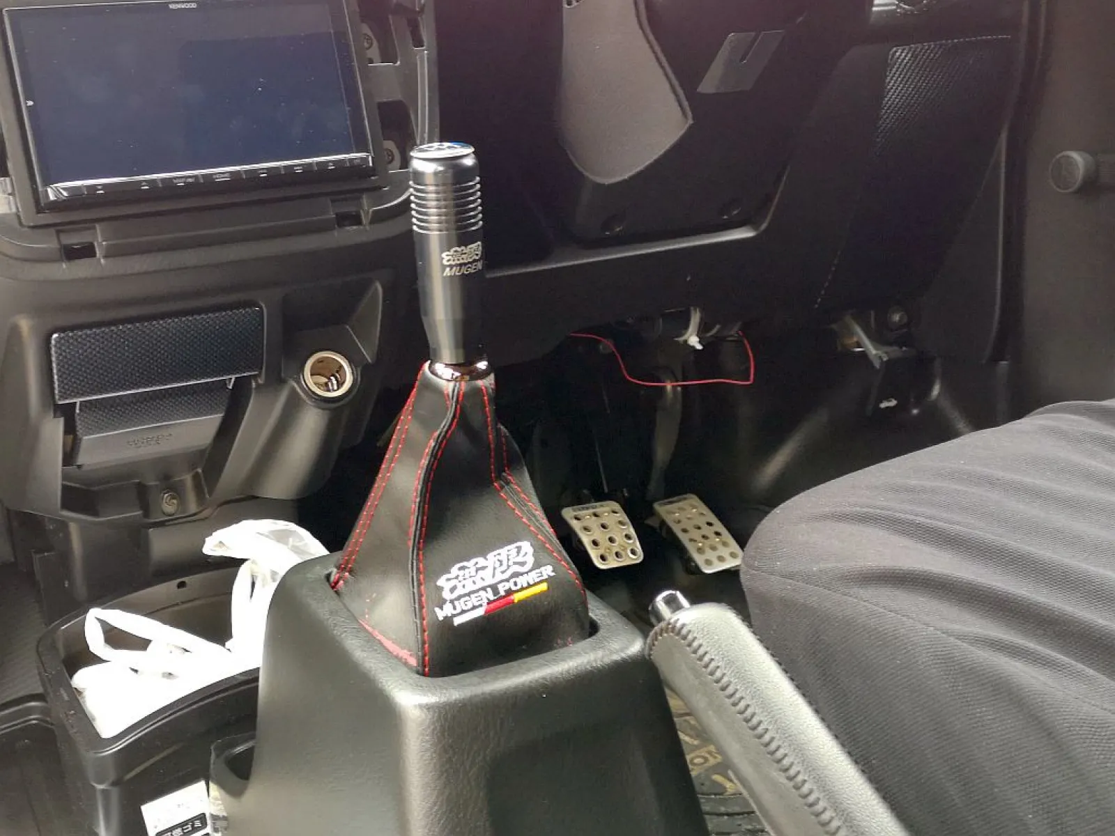 海外で購入した、無限のシフトブーツに交換しました。