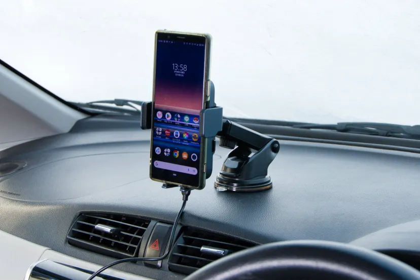 ワンタッチで着脱＆ワイヤレス充電がスマホホルダーの新潮流＝2023年・春 新作キーワード「スマホの居場所」＝