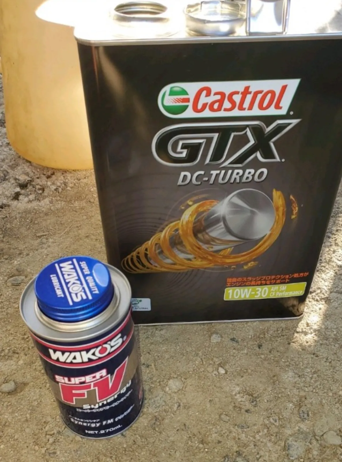 定番のカストロールGTX DCターボが1480円で売ってましたので、そこにワコーズ　スーパーフォアービークルを投入！
