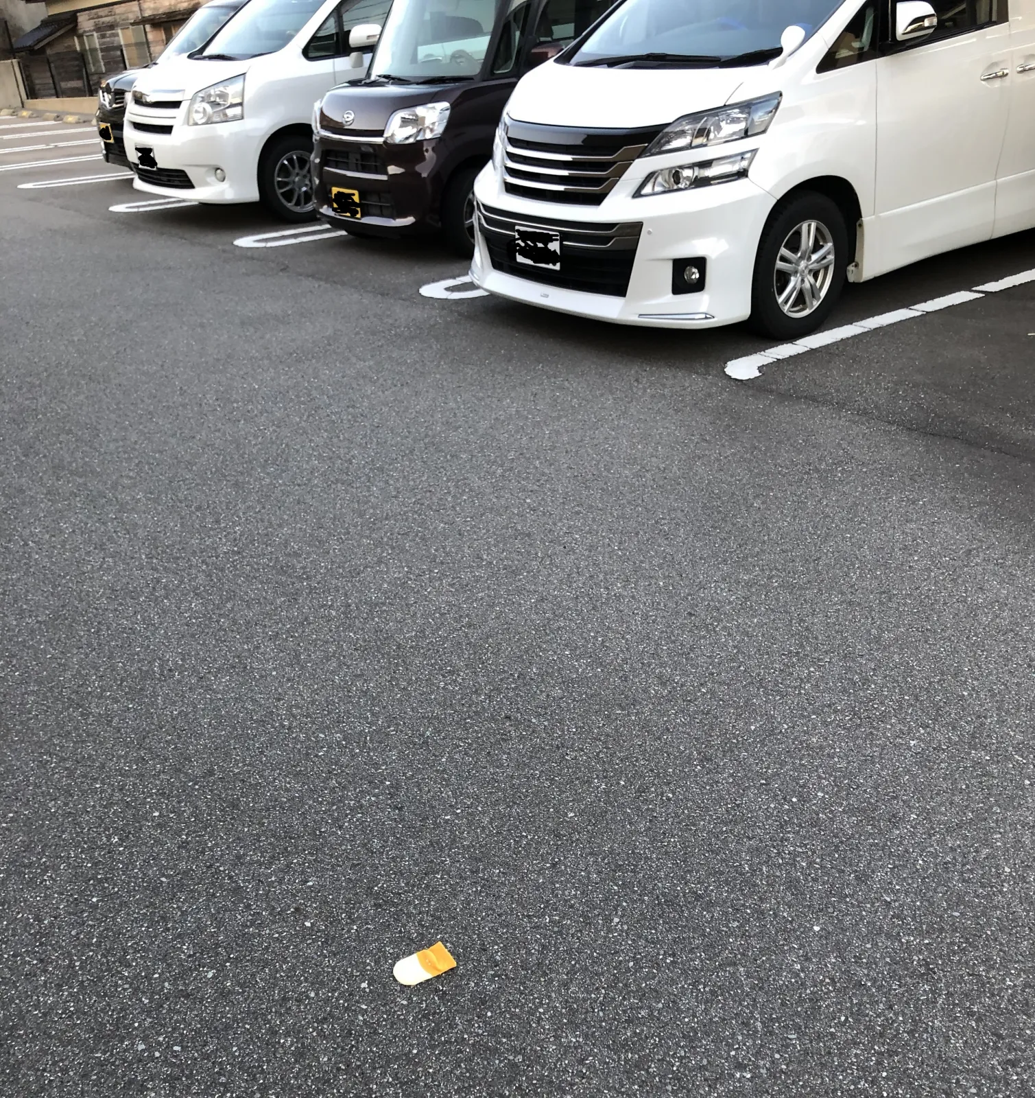 靴下落ちてますやん

車の乗り降りは落とし物おやすいからみんなもきをつけてね

荷物とか子供だっこすると見落とすよん
