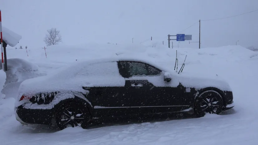 ベンツで大雪の車中泊！