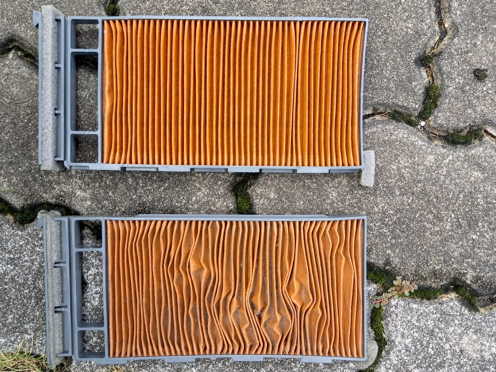 画像では分かり難いが、上が新品、下が2年使用品。
