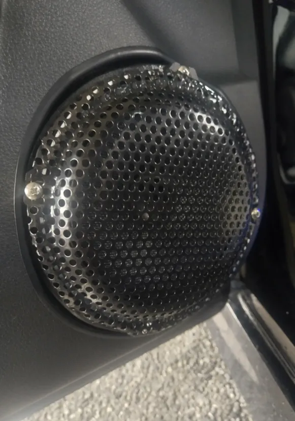 フロントスピーカーのアウター化