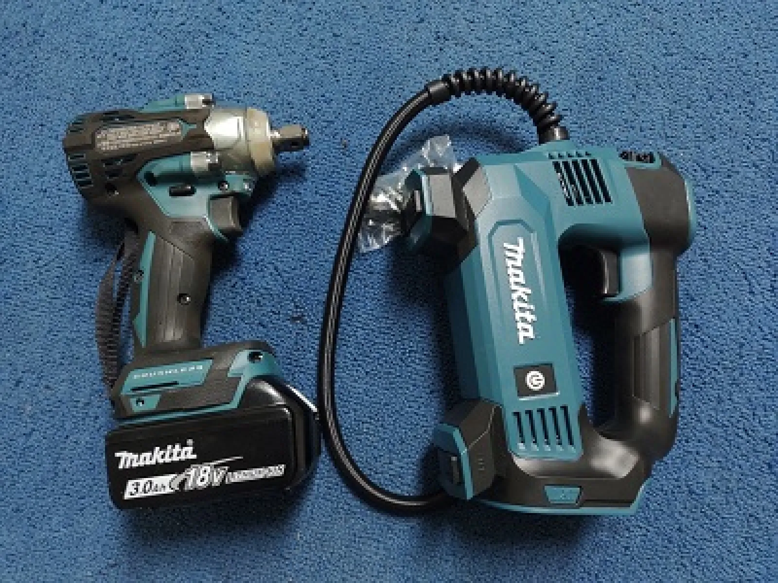会社の同僚のタイヤを交換した
ボンゴ・フレンディ
スタッドレス→ノーマル

最近球種した新兵器、充電式電動インパクトレンチを使用

ま、インパクト機能は極力使わず、十字レンチ程度の代わりとして、やさしく回したけれど

・・・家内の車はまだタイヤ交換できていない
日中あたたかかった昨日の休みにやればよかった
