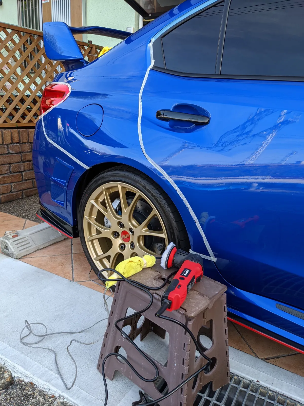 洗車傷が目立ってきたのでボディ研磨をしました。