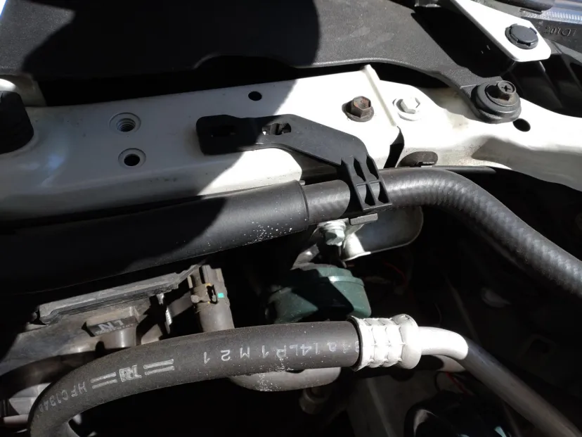 ミツバ アルファホーン コンパクト オーリスへの取り付け位置