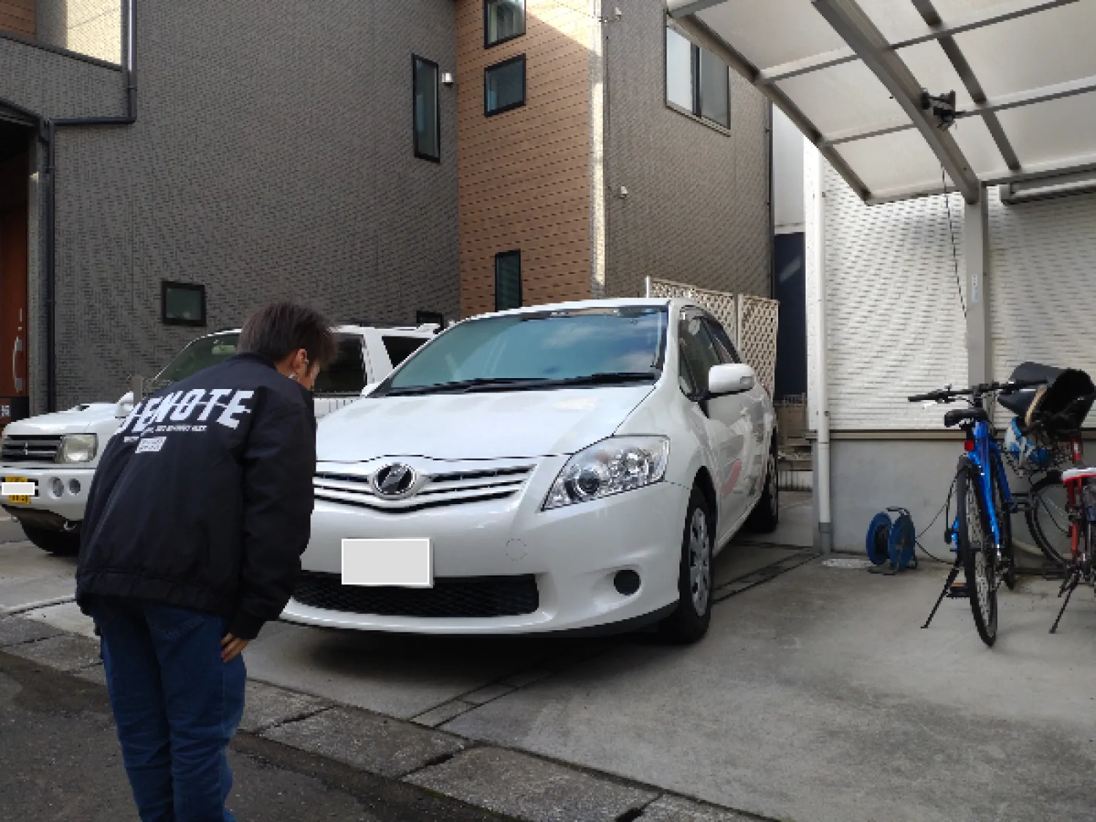 ２年乗った、初代型のオーリス(CVT)を下取りに出す日

通学前に車に駆け寄った息子(小２)が、おもむろに

「オーリスくん、いままでありがとう！！」

車を大切に出来る子に少し感動しました😭