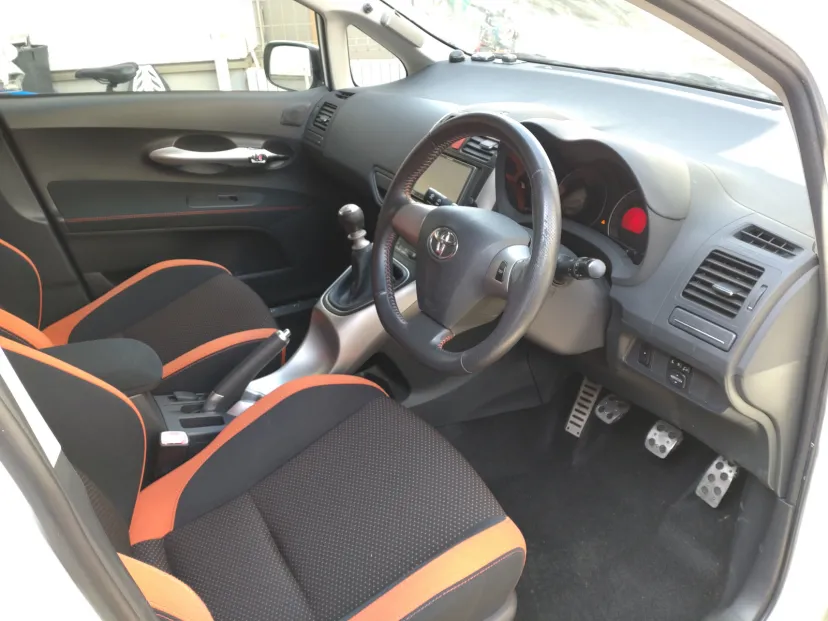 オーリスマニュアル車　購入時の注意　2011/10以降の一部改良を狙って