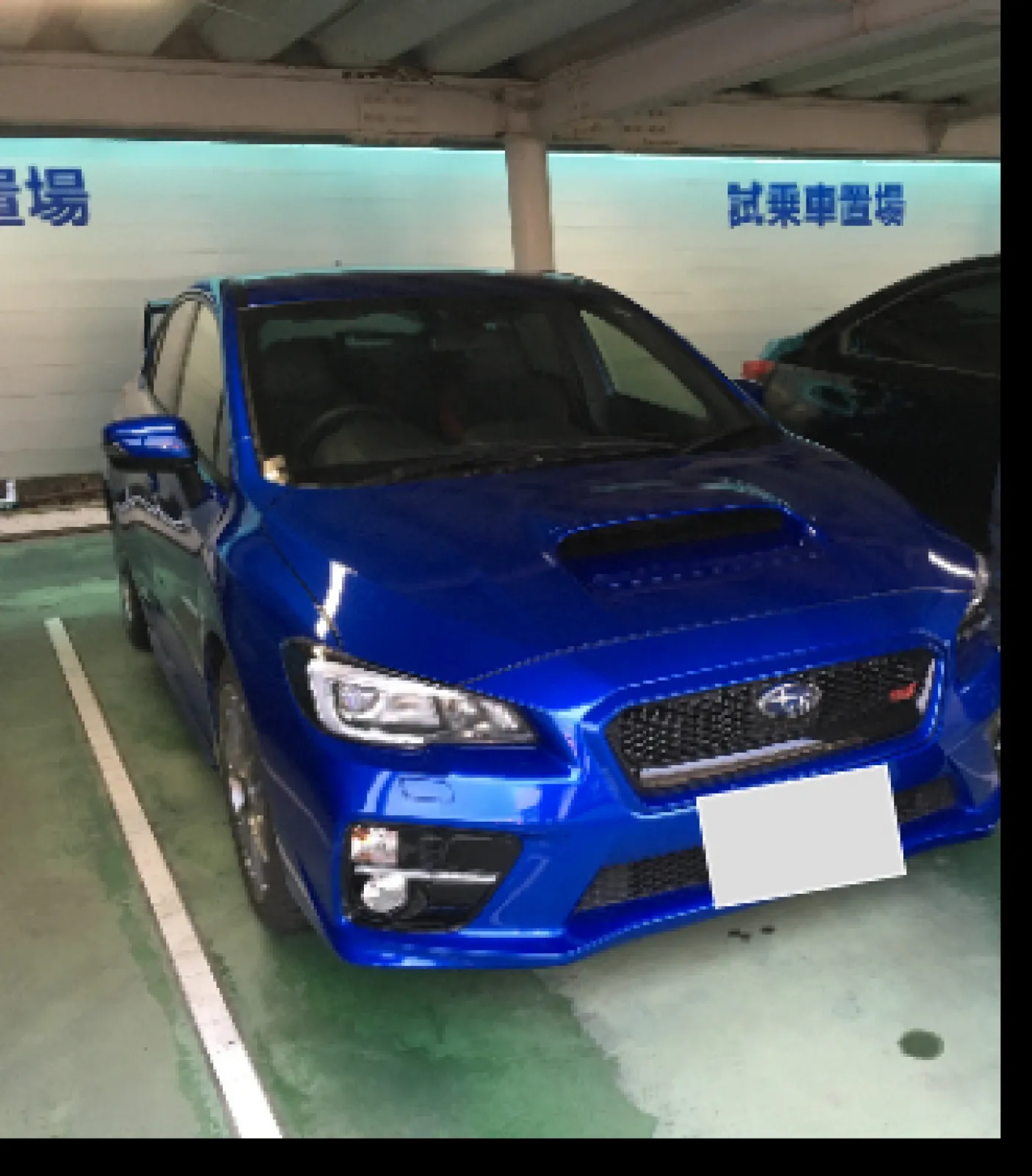 だいぶ前になりますが、前の車でリコールがあり、
対応してもらったときに試乗車としてWRXがあったので試乗させてもらいました！
既に販売が終了しているWRX…寂しいですね。

なんといってもとにかく速いの一言！！
公道で何にこのパワーを使うんだろうと言った感じですが、
スポーツカー好きにとって速いは正義に近いｗ
シートに押し付けられる加速Ｇを久しぶりに体感できました！
足回りは街乗りに適した硬さで剛性も高し！
さすがWRX金かかってる～って感じですｗ

初代インテＲやS15シルビア オーテック（ＮＡ）に乗ってた僕としてはターボの加速って苦手なんですがｗ
やっぱりスポーツカーって憧れるなぁヾ(＠⌒ー⌒＠)ノ
