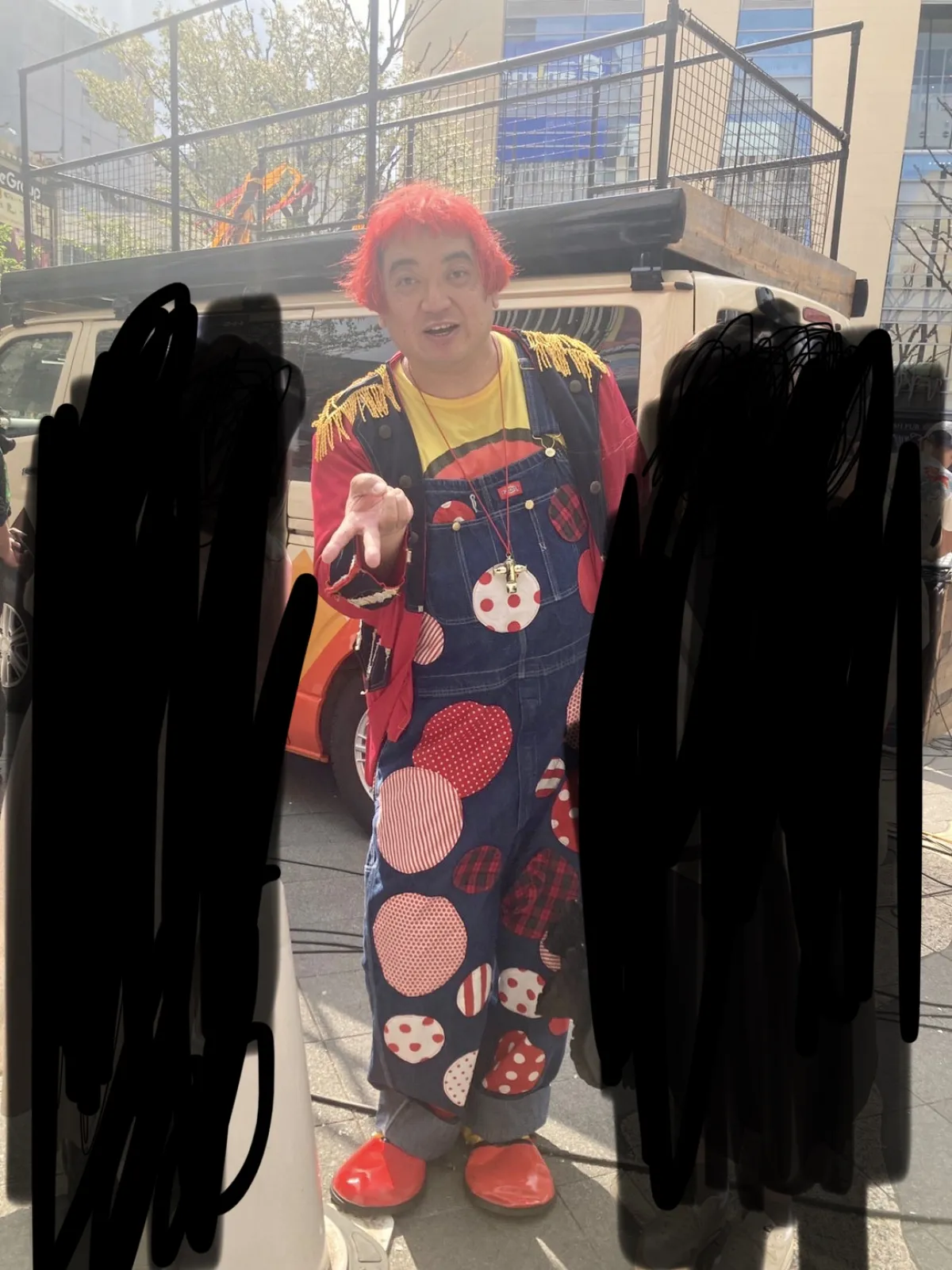 DJとしてデッカチャンが池袋に来てました
ハイエースバンの前でDJしててあがりました