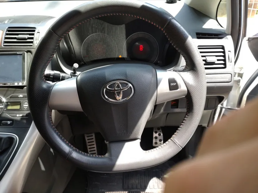 ステアリングレザー手縫いカバー オーリス150系