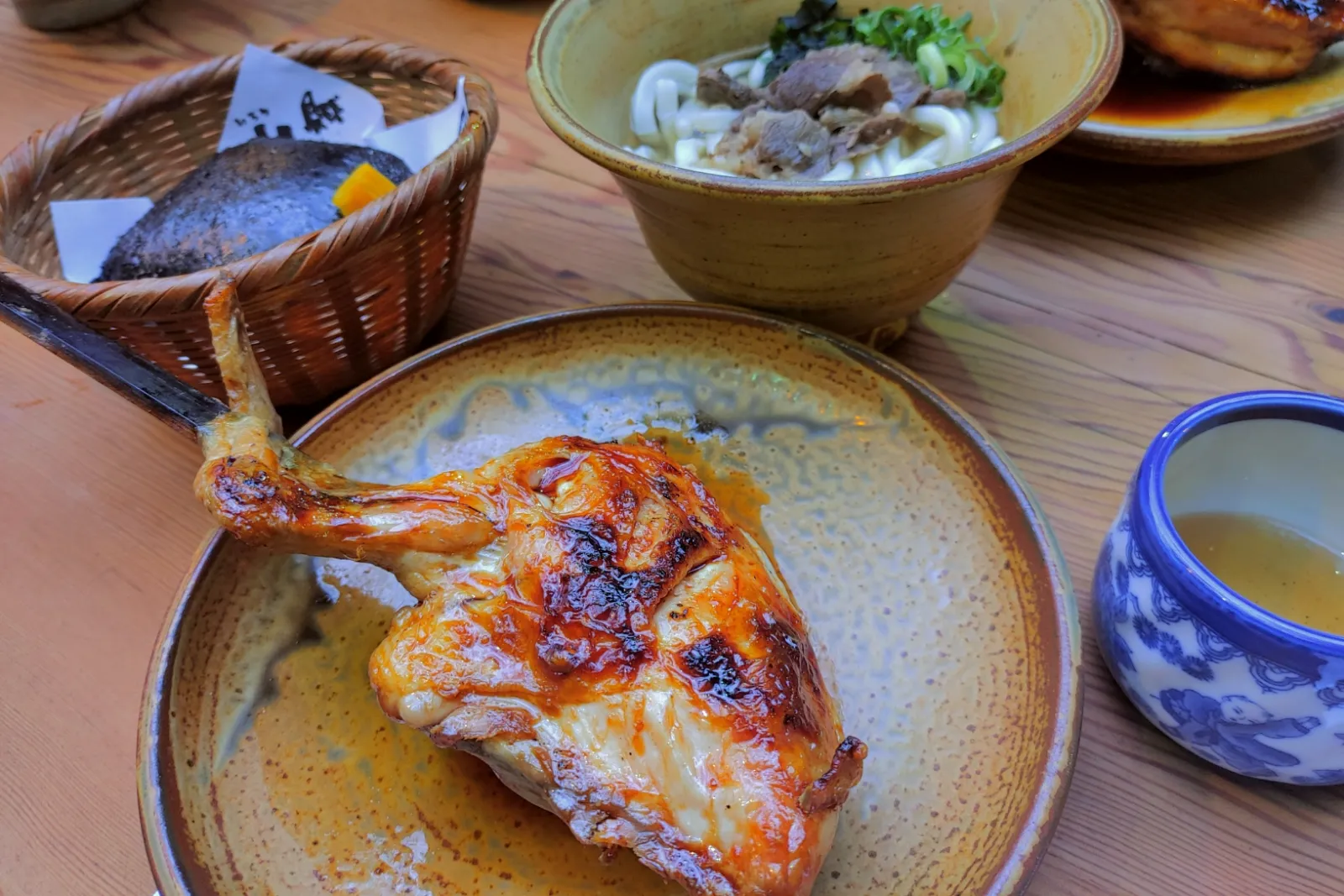 念願のお食事🥰
山賊焼きはいつ食べてもタレがおいしい！！
うどんも出汁がおいしくてつい食べちゃう～
あー、満腹😊👍