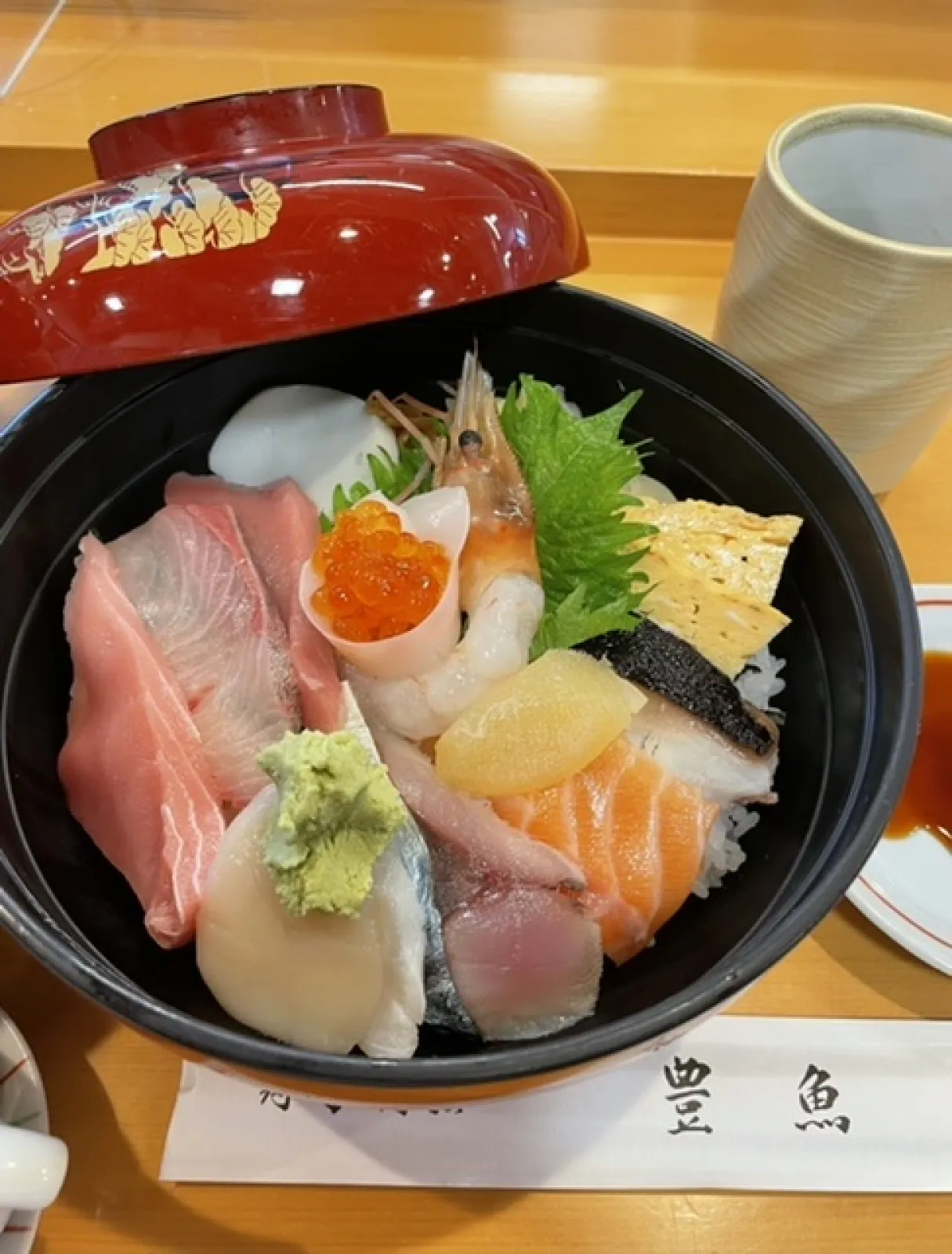 GWや繁忙期でも三浦は適度に空いててお気に入り。景色もとってもきれいやけど、一緒にいつも楽しみにしてるのはコレ!
名前はジャンボ海鮮丼❗️