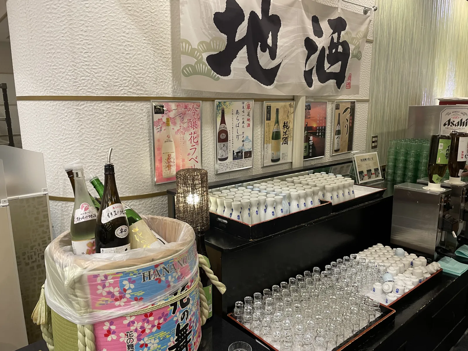 夕食と朝食はバイキング。
飲み放題なので飲むぞ〜と思いましたが、お腹いっぱいであまり飲めず…