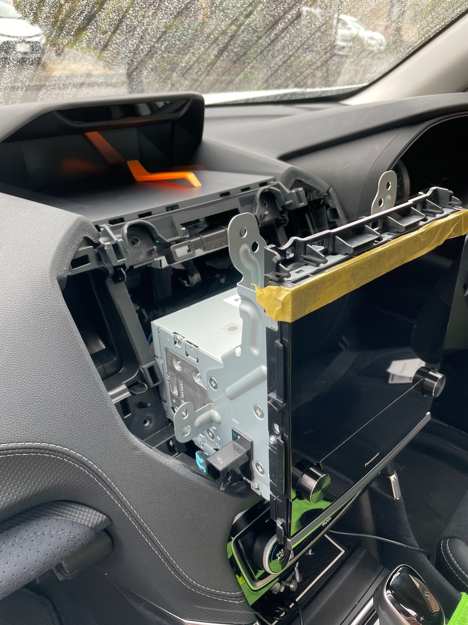純正ビルトインナビにAppleCarPlayケーブル追加 | スバル 純正ビルトインナビにAppleCarPlayケーブル追加 | スバル