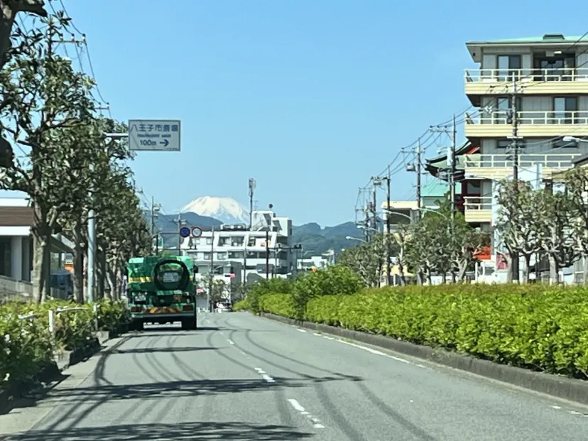 富士山とバキュームカー