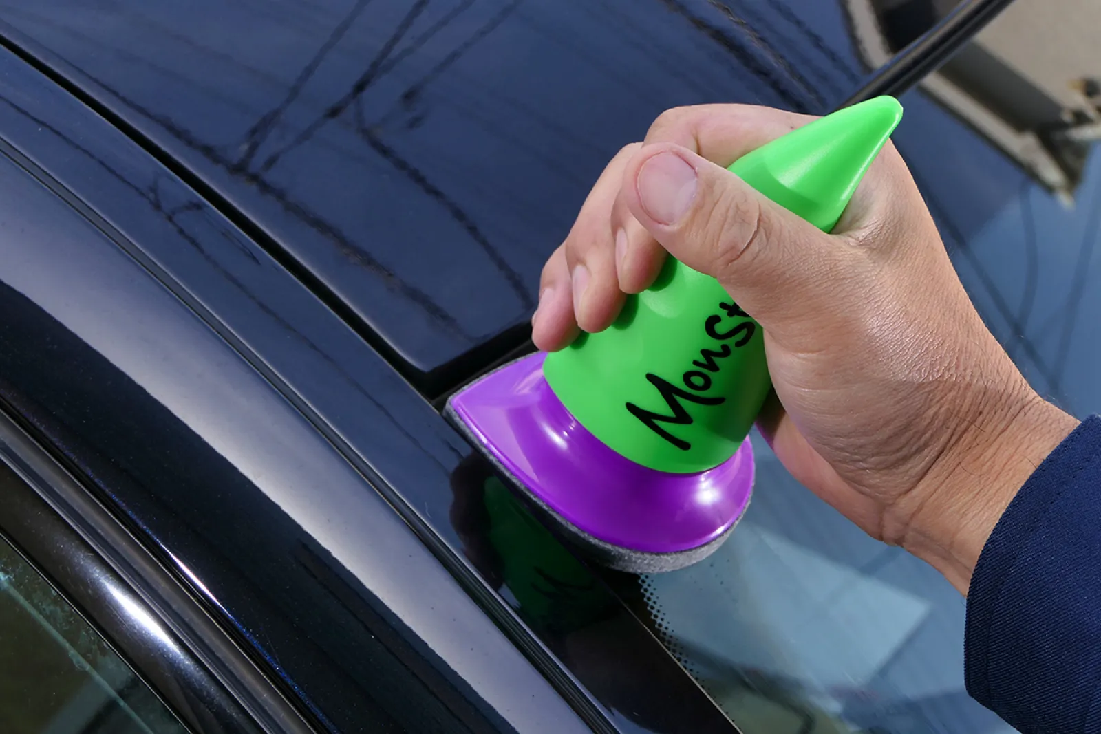 窓コーティング界、期待の大型シリーズ見参！〜レインモンスター