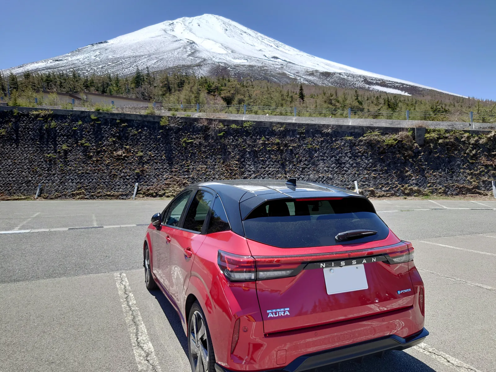 早起きして、富士山のライブカメラを確認し、天気が良いので、スバルラインを登って5合目に来ました。
撮影日は5月24日です。