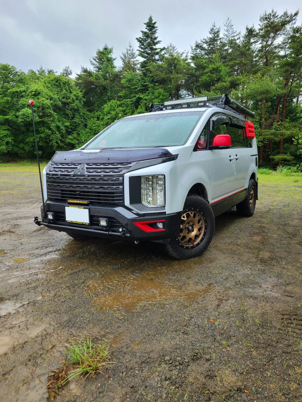 レッツゴー4WD主催のデリカファンミーティング2023に参加しました🎵
生憎の雨でしたが、800台以上のデリカが集まって盛り上がりました🤭