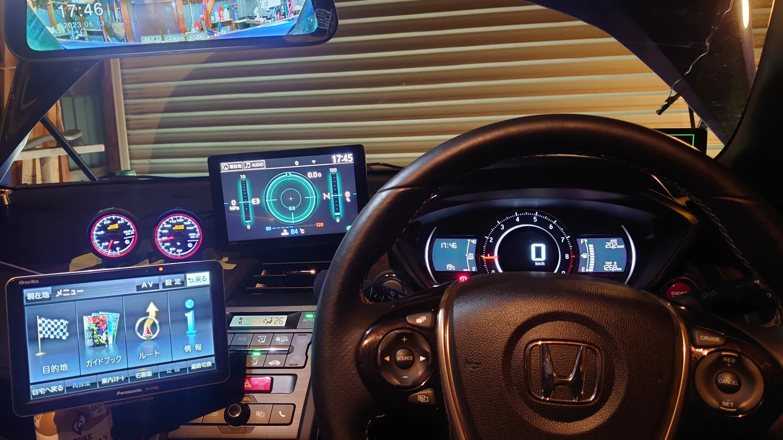 そこでテスターを買って通電してるか確認してみることに
とりあえずユーティリティボックスは外してボンネットからアース取るかぁ、足りないなぁ窓開けるかぁ、アクセサリー入れて……「ピピッ！」え？
ついた……！？！？