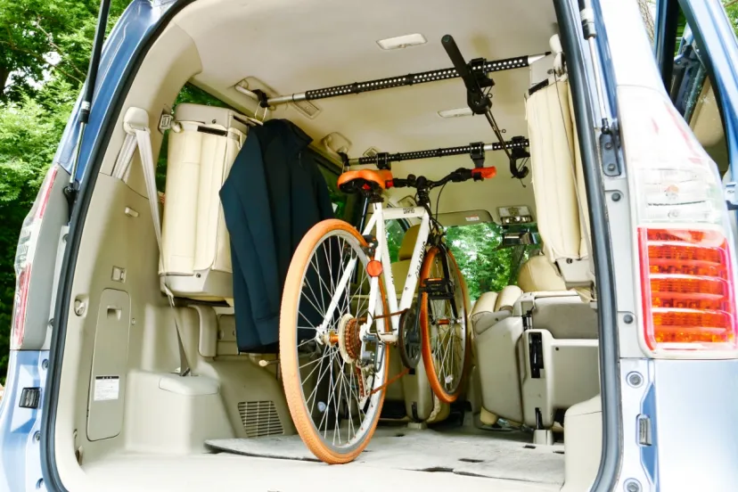 多彩なアクセサリーを駆使して自分専用の車内空間を創る！【お出掛け旅GOODS】インテリアバー