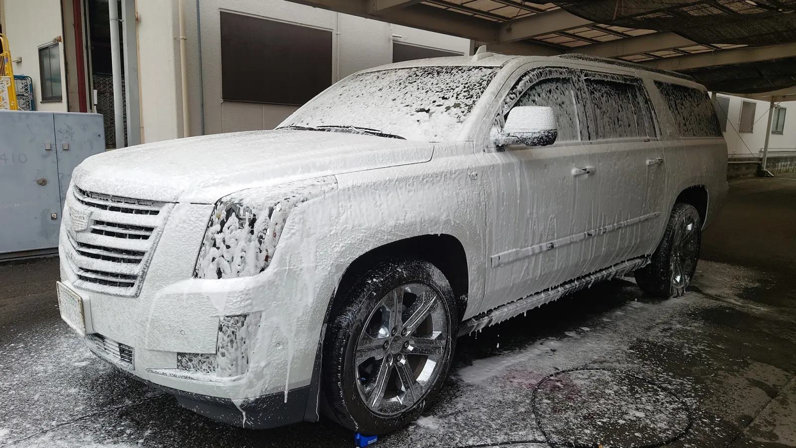 虫落とし
タール・ピッチ落とし
泡洗車　
　
今回の目玉はタイヤの隅にはめ込んだ部品。
ホースがタイヤにはまってひっかかるのを防ぐガイドローラ、これはなかなか便利。
洗車後に外すのを忘れないように( ﾟ∀ﾟ)！
　
https://www.amazon.co.jp/gp/product/B08QCV82DQ/ref=ppx_yo_dt_b_asin_title_o02_s00?ie=UTF8&psc=1&fbclid=IwAR3LrcFLE9DjEiDMm6EPgojdgDVF9Zo742TMEoOyh9NhC41WDUNNmVAREDo