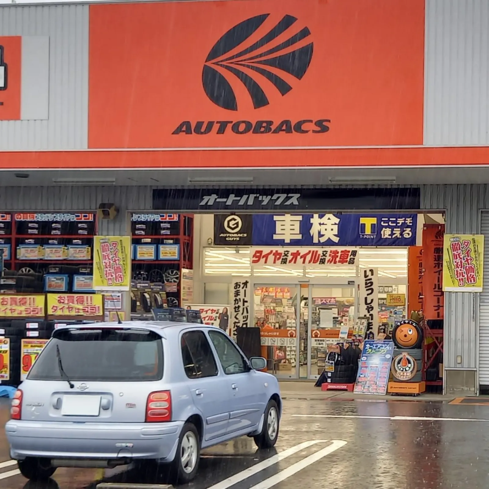 先日車検をして頂きました。
車検とは別に、気になっていた箇所も一緒に整備して頂き、また安心して乗る事が出来ます。
