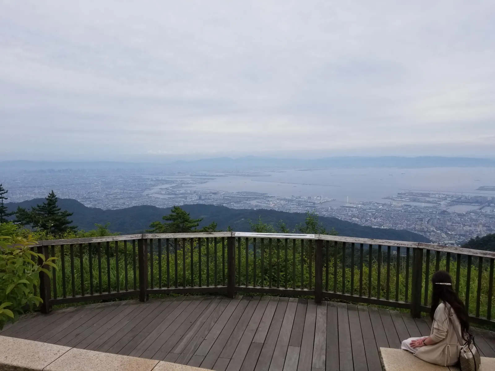 久しぶりに六甲山へドライブ！生憎の曇り空でしたが、景色は抜群！
とても涼しい！