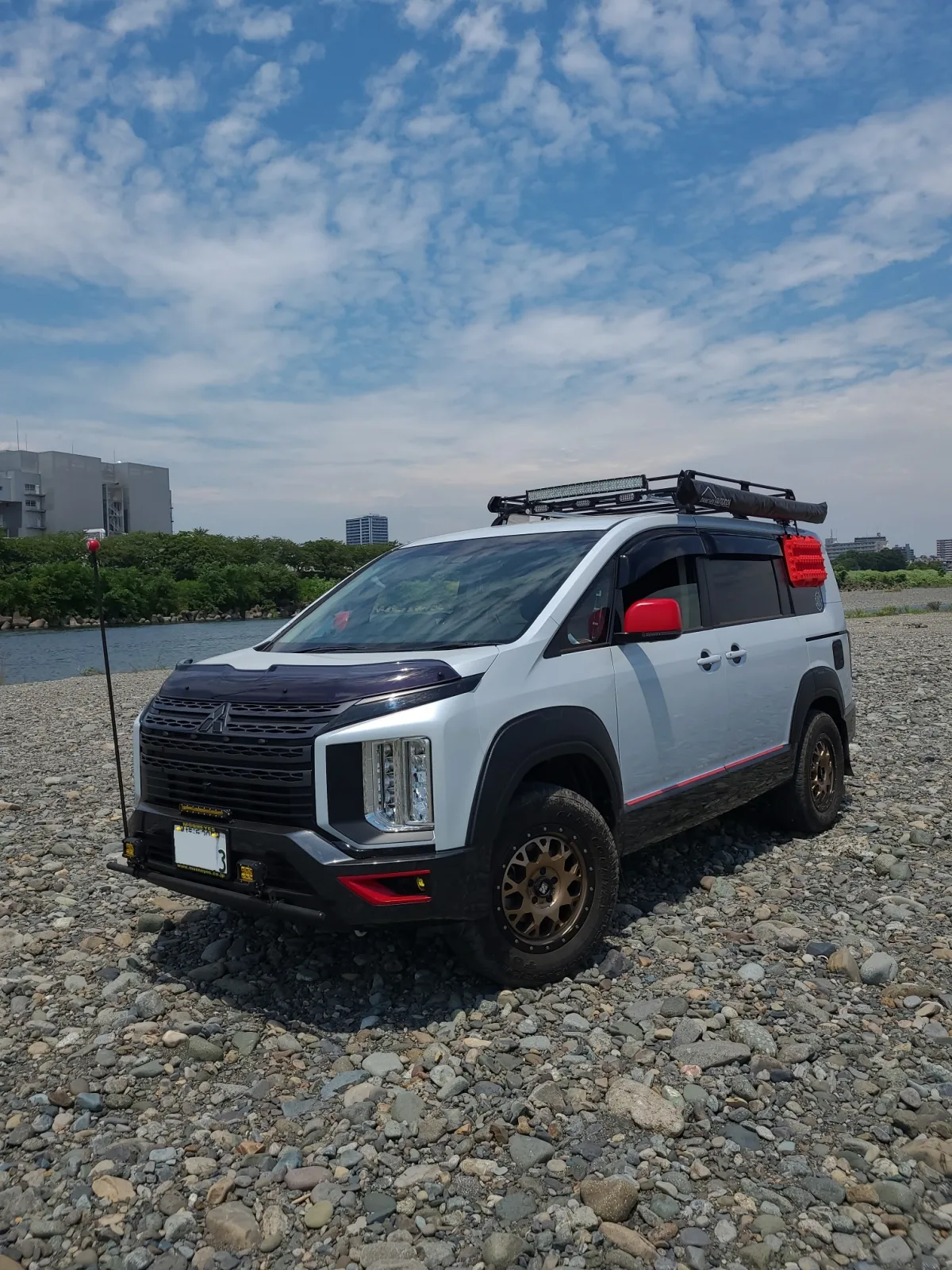 先日、河原でマッタリしてきました🎵
ここに来るには、ある程度車高が高くないと厳しいので空いてます(笑)
