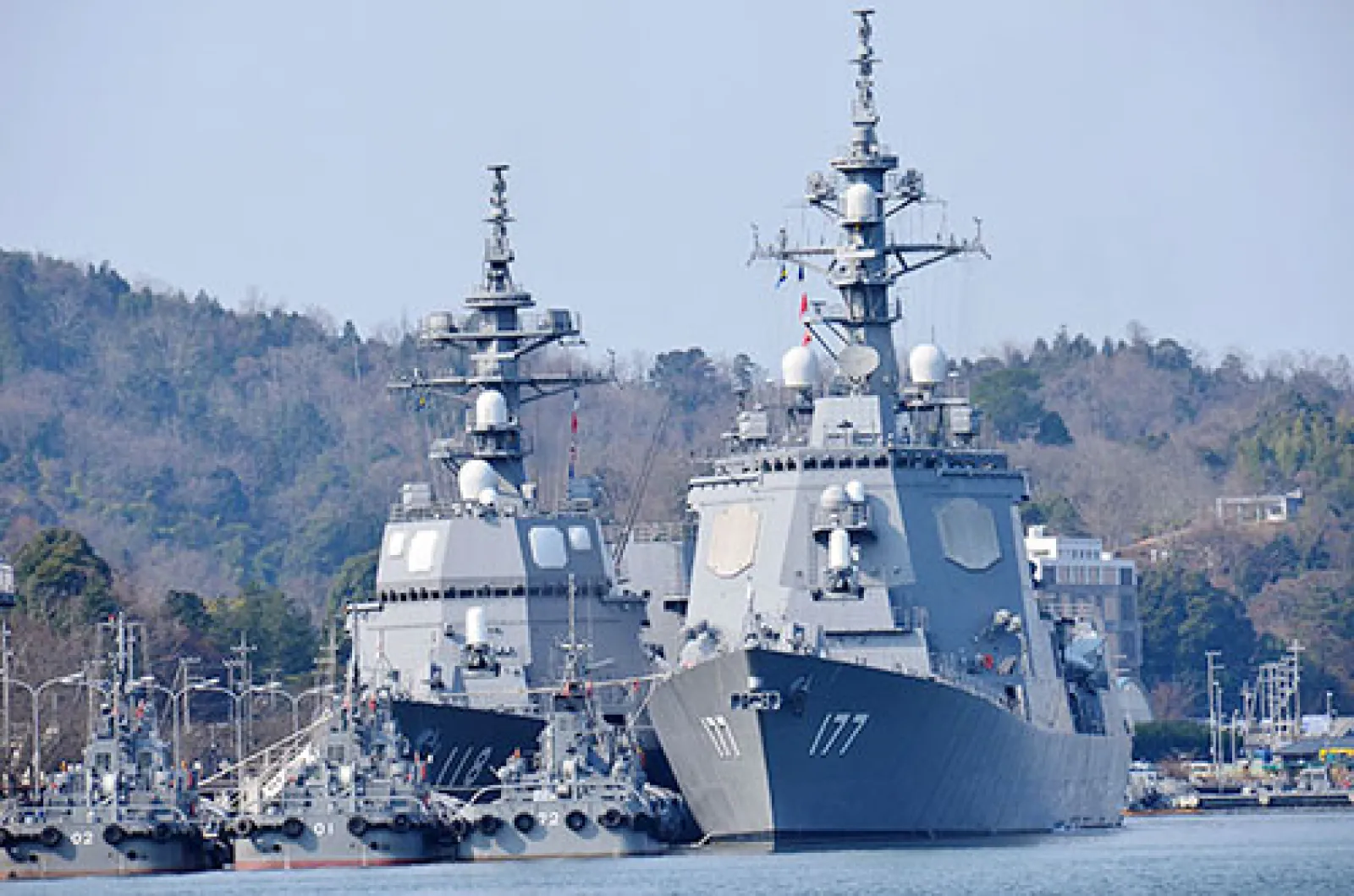 劇場版 名探偵コナンの舞台にも！
海上自衛隊　北吸桟橋　イージス艦をはじめとする護衛艦、補給艦、輸送艦、ミサイル艇、掃海艇などが所属しています。
