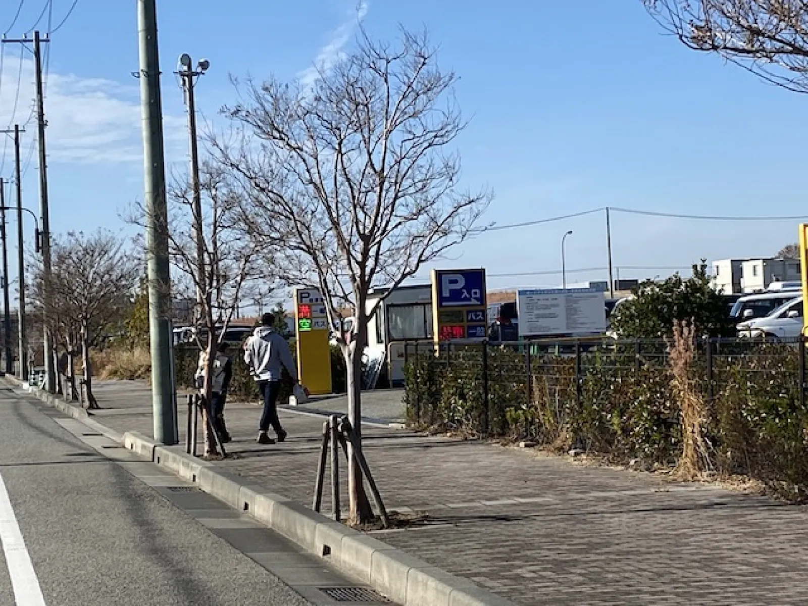 どうぶつ王国前の専用駐車場。1日500円はありがたい！