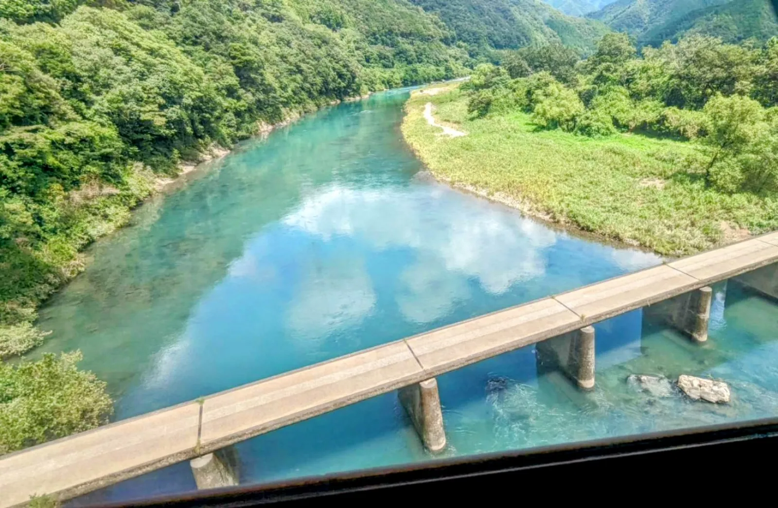 鉄ちゃんの息子と、なかなか旅行に出掛けられなかった母を連れて、青春18切符で列車旅🚂

※高知では鉄道を“電車”ではなく“汽車”と言います。路面電車があるので、そちらが“電車”です。
※各駅停車ではなく、鈍行と呼びますが、実家だけかも？