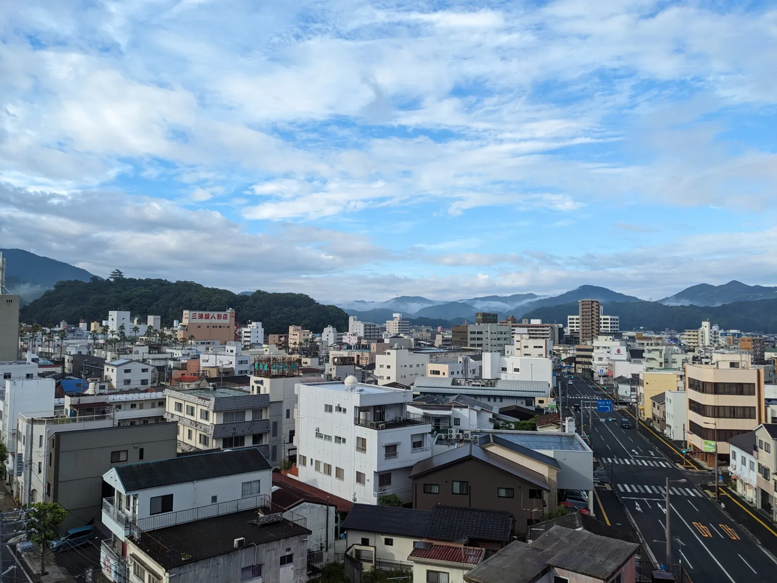 そして、待ちに待った今日！
雨予報だったのに晴れてるし、“しまんトロッコ”でさぞかしキレイな四万十川を楽しめるだろうとルンルンしてたのに。。。

７時時点ではJRは普通に動いてたのに。。。