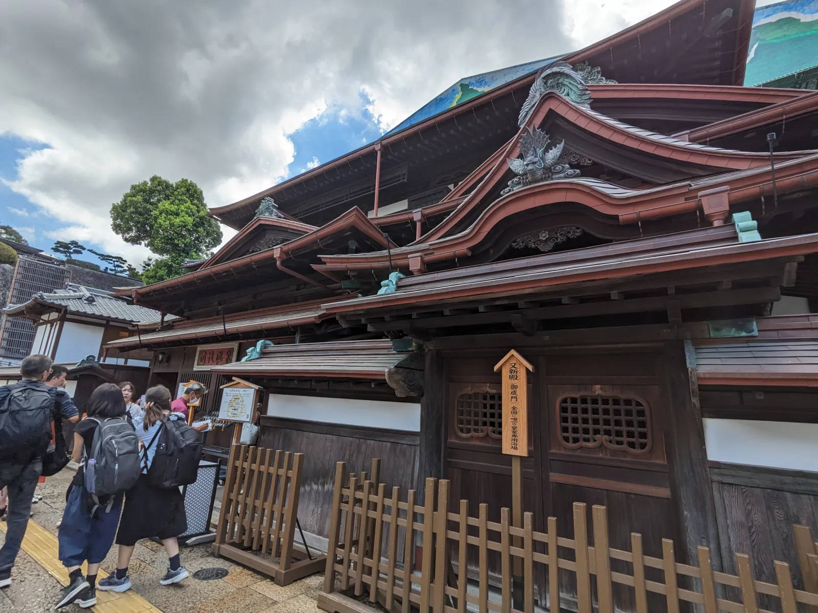 あまりに暑くて、温泉に入る気にはなれませんでしたが、子供の頃に一度だけ来た道後温泉街をぷらぷらし、息子が「もう一回食べたい！！」と言うので、また鯛めしを食べてきました😁