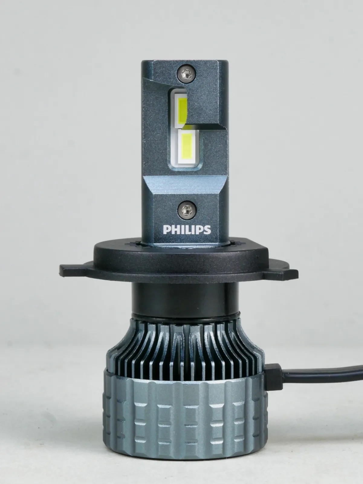 激安通販フィリップス 自動車用バルブ&ライト LED ヘッドライト H4 6500K 2800/2200lm 12V 23W エクストリームアルティノン 車検対応 3年保証 その他