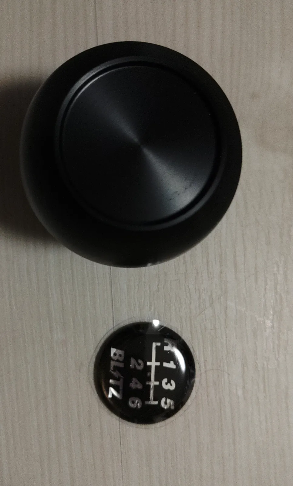 ねじ込んでからマークを貼れるのは良いです。🙂