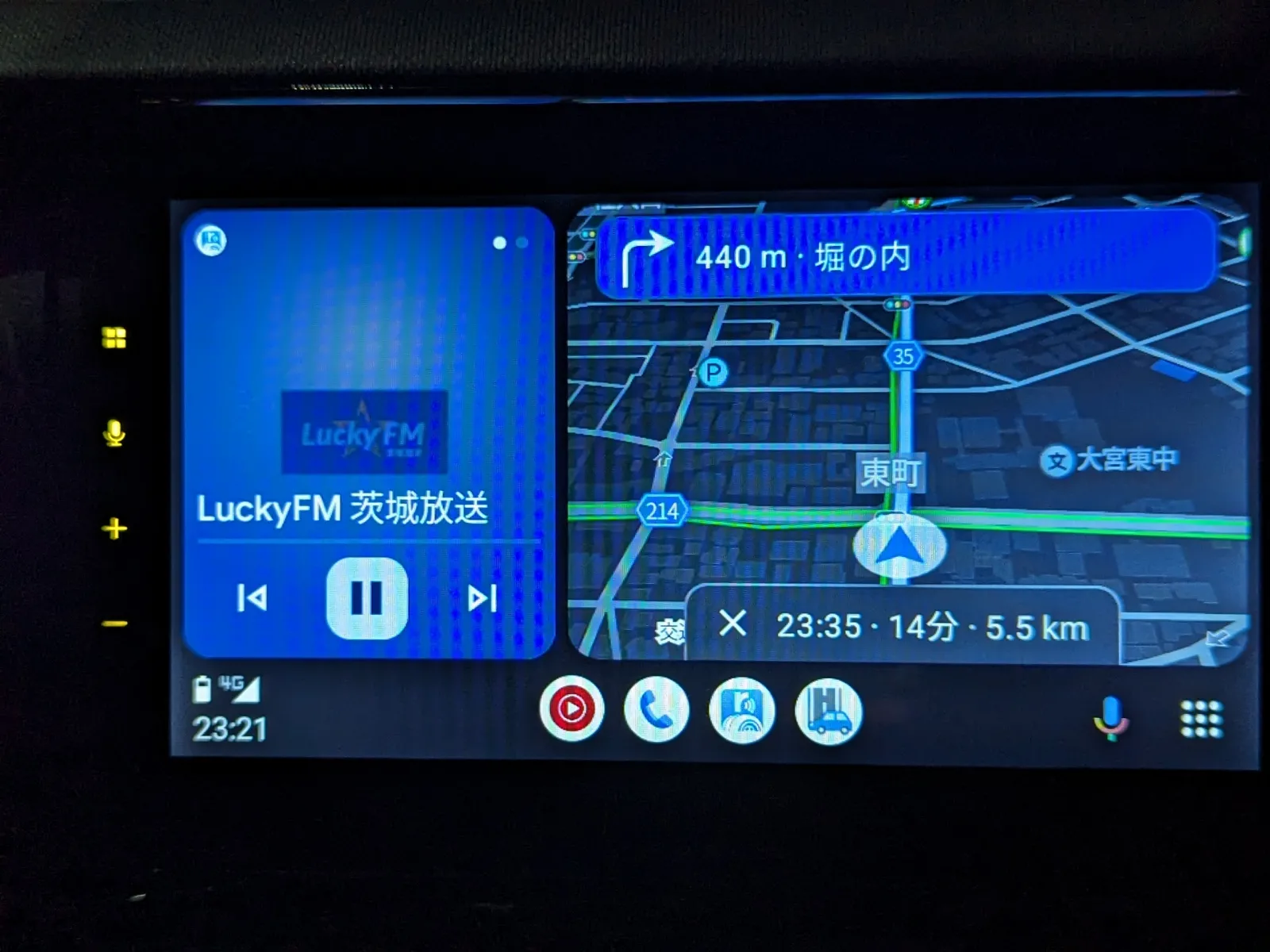 ん？読めてる！
Androidオート非対応のはずなのに
何故か画面にはradikoオートが。
Yahoo!カーナビ(画面右)の隣に
受信中のLucky FMの文字が見えます。
まぁ無理矢理起動したからなーと
念のため他の画面を見てみたら