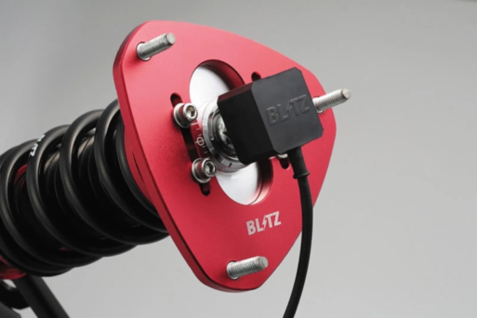 今や手元で乗り心地も自由自在! 夢のようなサスペンションキットを紹介